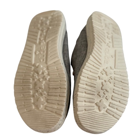 Hey Dude Wendy Linen Shoes Women US 7 EU 38 Gray Slip On Comfort Loafers - Picture 5 of 6